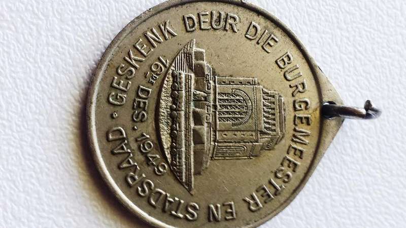 16 DES.1949 - RARE MEDAL DONATED BY THE MAYOR OF JOHANNESBURG.