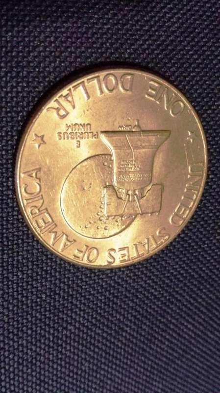 1776-1976 COMMEMORATIVE ONE DOLLAR COIN IN EXCELLENT CONDITION - LIBERTY - USA. RARE!