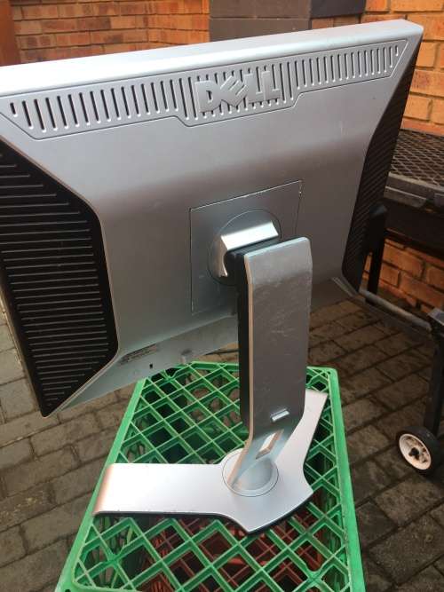 Dell Monitor 51cm / 20 inch (Model 2007FPb)