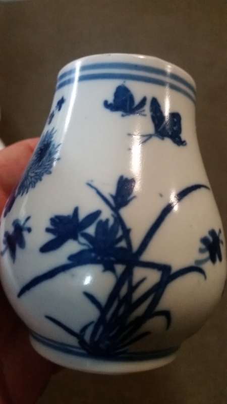 Chinese Four Flowers blue & white jar no lid marked qianlong