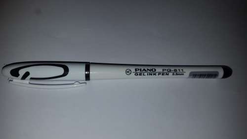 PIANO GEL INK PEN BLACK  BIDDING FOR 12 PENS