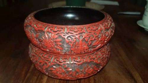 A PAIR OF CHINESE CARVED RED LACQUER POT