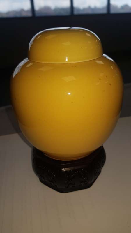 yellow glaze ginger jar ---NB: stand not including