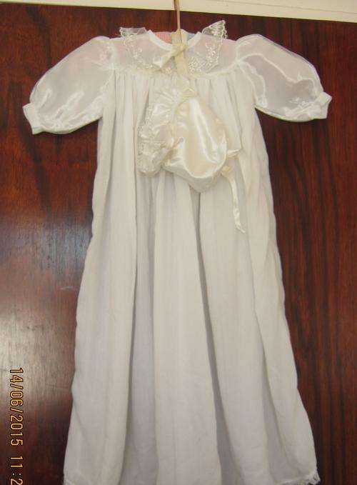 Vintage Christening Dress with Bonnet for Baby Girls [3 -6 months]