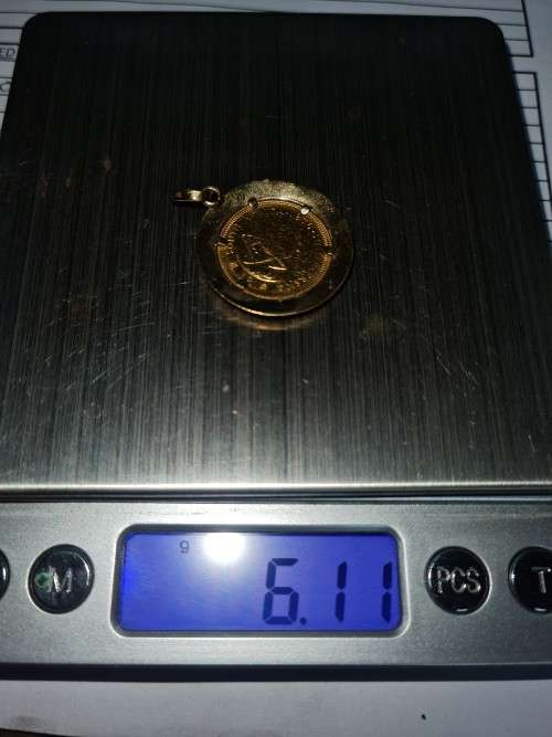 1976 gold R1.00 in 9 Ct Gold Bezel