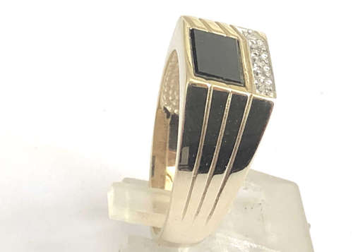 ONIX AND DIAMOND GOLD MENS RING, SOLID 9 CT