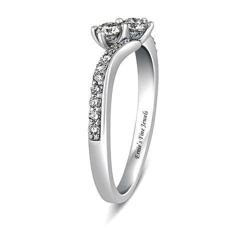 18 CT WHITE GOLD AND NATURAL DIAMOND ENGAGEMENT RING