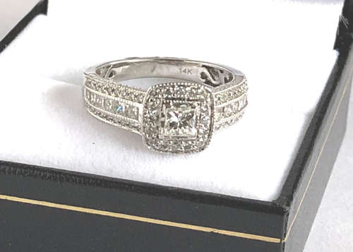 WHITE GOLD DIAMOND RING, 1.35 CT ROUND & PRINCESS CUT NATURAL DIAMONDS, BARGAIN