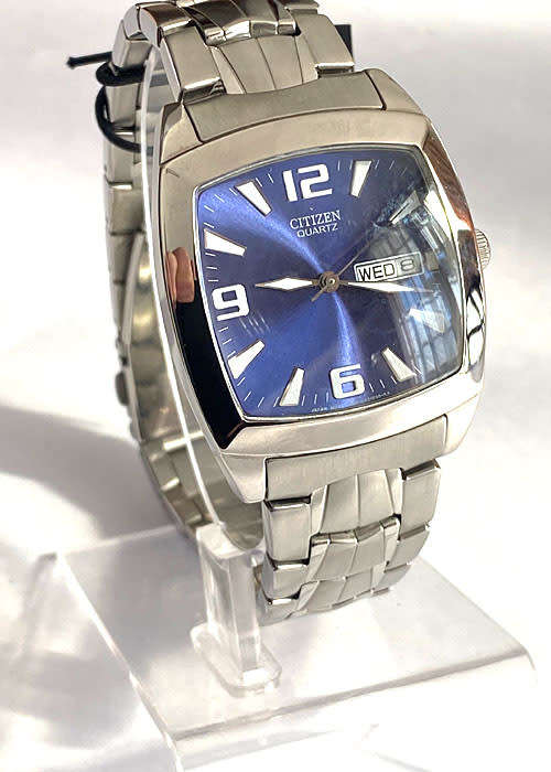 CITIZEN QUARTZ MEN`S WATCH, DAY DATE, BRAND NEW, WATER RESISTANT