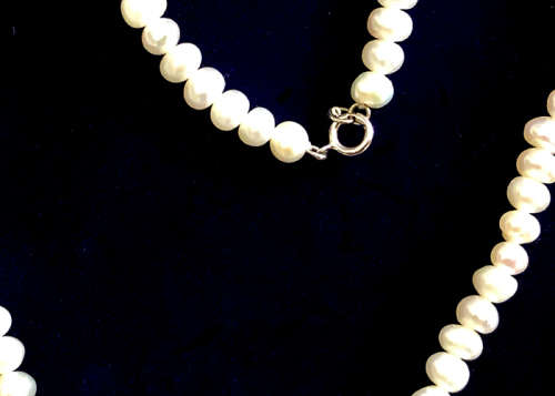 VINTAGE REAL PEARL NECKLACE 9 CT WHITE GOLD CHEVRON PENDENT AND DIAMONDS VINTAGE REAL PEARL