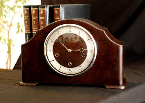Rare Antique Mantle Clock, Made in UK c 1951, Bakelite Case, Westminster Chimes