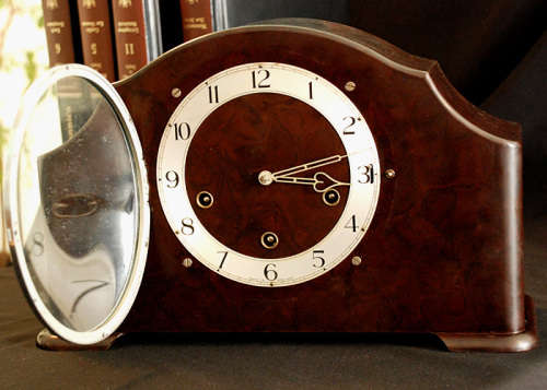 Rare Antique Mantle Clock, Made in UK c 1951, Bakelite Case, Westminster Chimes