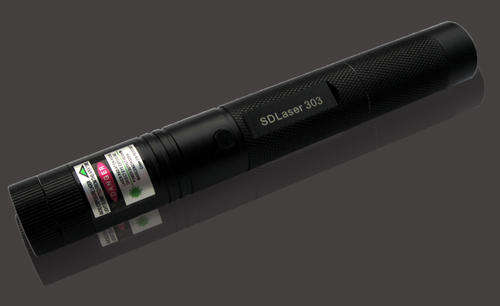 Brandnew 532nm Portable Focus Green Beam Laser Pointer + Li Battery + Charger