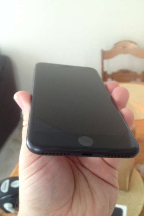 iPhone 7 32gb - STILL UNDER APPLE WARRANTY !!!!!