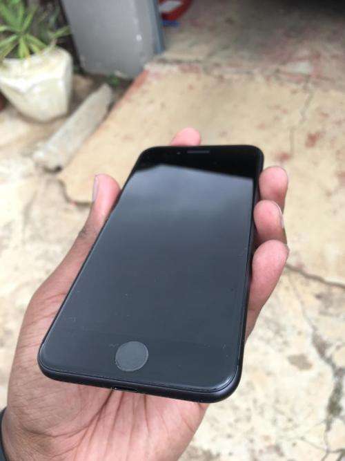 iPhone 8 - IMMACULATE CONDITION!!!!!