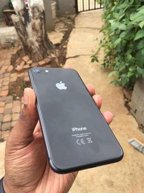 iPhone 8 - IMMACULATE CONDITION!!!!!