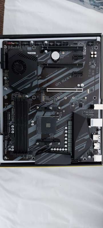 gigabyte x570 UD motherboard