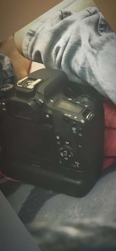 Canon 77d body