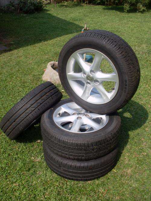 GENUINE TOYOTA 15" (RUNX) MAGS WITH TYRES