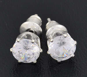 Weekend Madness!!! 5mm 18ct GP stud earrings - White