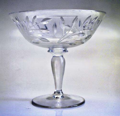 ROSE PATTERN CUT CRYSTA DISH ON PEDISTAL STAND H-14  D-16  WEIGHT 457g FREE DELIVERY GAUTENG CENTRAL