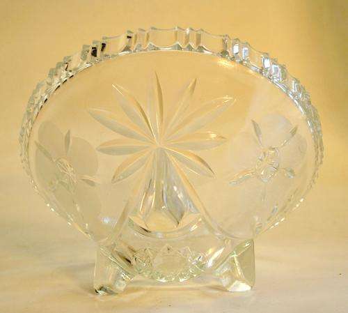 CUT CRYSTAL BOWL ON LEGS H-110 D-240 WEIGHT 1350g