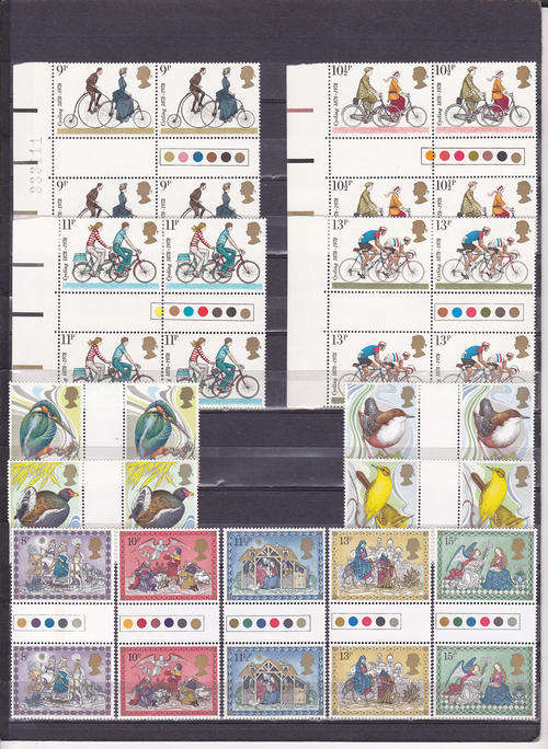 GB QE11 : THREE VERY FINE U/M SETS IN GUTTER AND TRAFIC LIGHT GUTTER PAIRS