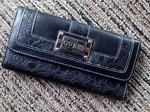 ENDS TONIGHT !!!  Guess Purse/Wallet