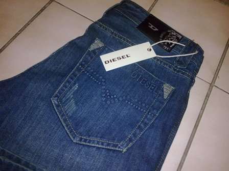 ## LATE ENTRY## Brand New DIESEL Jeans @R1 W-32