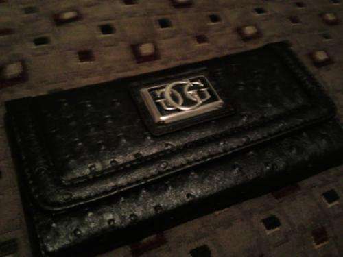 100% Authentic Guess Purse - Money back guarantee !!!