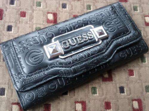 100% Authentic Guess Purse - Money back guarantee !!!