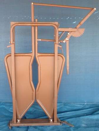 CATTLE HEAD CLAMP - NEW LOWER PRICE - END JAN SPECIAL