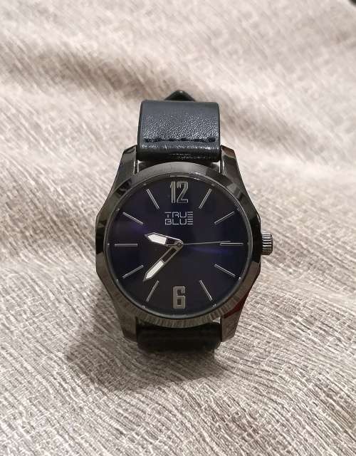 Wow !!! Like New Pre Owned Gents Designer Dress Watch !!!