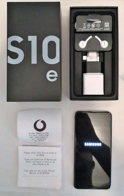 WOW !!! 3 Weeks Old Samsung Galaxy S10e Like New Complete 128gig