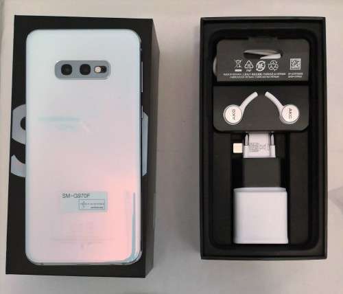 WOW !!! 3 Weeks Old Samsung Galaxy S10e Like New Complete 128gig