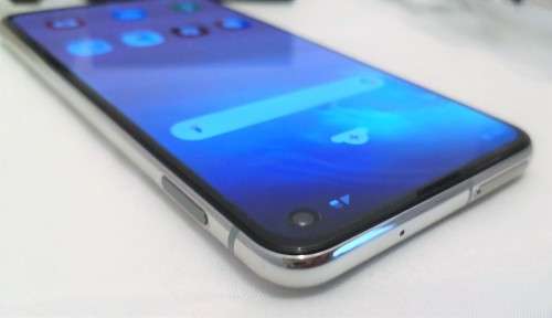 WOW !!! 3 Weeks Old Samsung Galaxy S10e Like New Complete 128gig