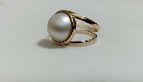R1 Start!!! 9ct Solid Yellow Gold Large Marbie Pearl ,Double band ,Solitaire Style Ring.