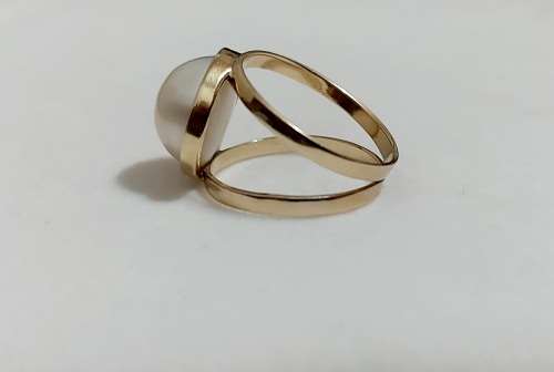 R1 Start!!! 9ct Solid Yellow Gold Large Marbie Pearl ,Double band ,Solitaire Style Ring.