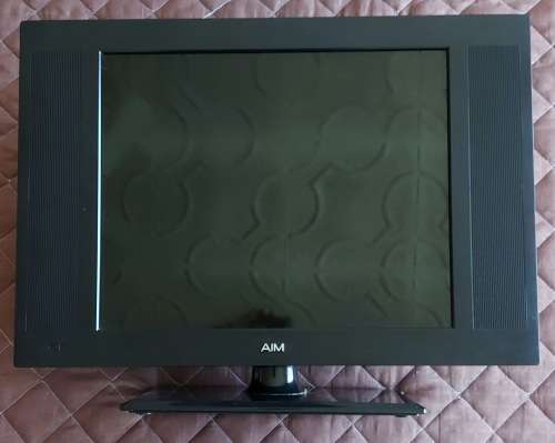 AIM Lcd 17` Tv Set, Hdmi, Perfect for Gaming, Incl Remote and power supply.