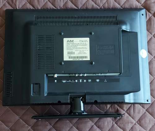 AIM Lcd 17` Tv Set, Hdmi, Perfect for Gaming, Incl Remote and power supply.