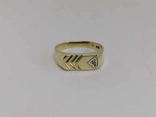 9ct Gold Gents Designer Handmade Wedding Ring. Size R