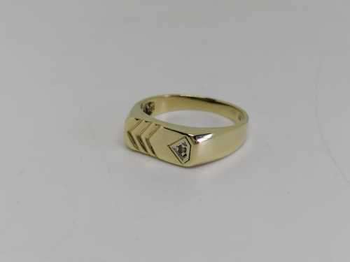 9ct Gold Gents Designer Handmade Wedding Ring. Size R