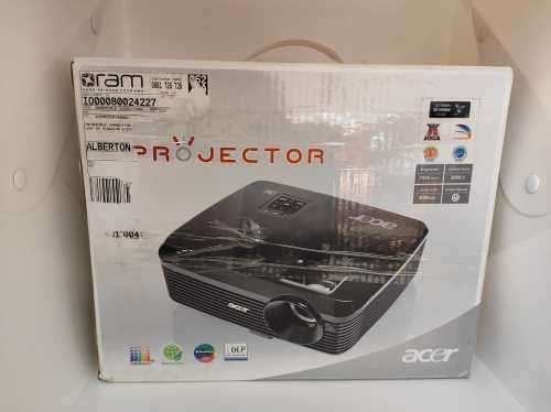 Acer Projector, with box and Cables and Manuals, Working 100% Hardly used, see full description