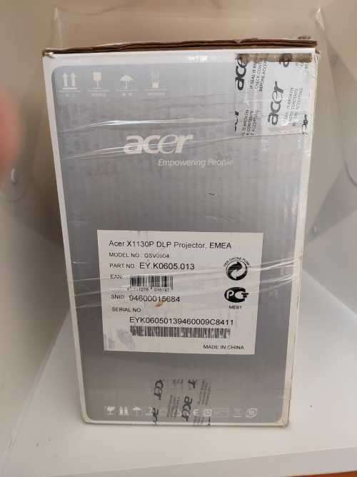 Acer Projector, with box and Cables and Manuals, Working 100% Hardly used, see full description