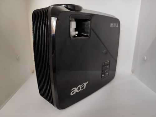 Acer Projector, with box and Cables and Manuals, Working 100% Hardly used, see full description