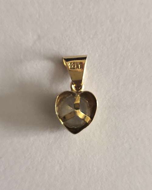 Wow!! 18ct solid gold Heart Pendant, with White Stone !!!