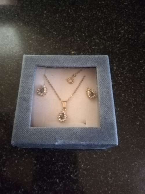 Vintage Ladies Chain, pendant and Earing set. With blue Saphire and cubics