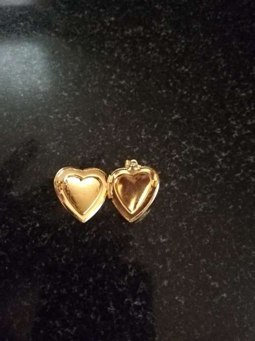 Vintage Gold colour heart shape Locket pendant, no markings