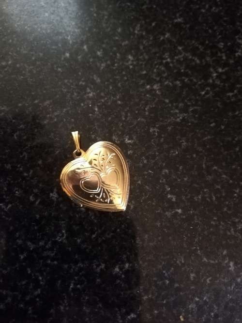 Vintage Gold colour heart shape Locket pendant, no markings