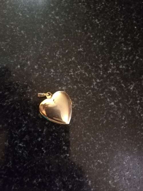 Vintage Gold colour heart shape Locket pendant, no markings